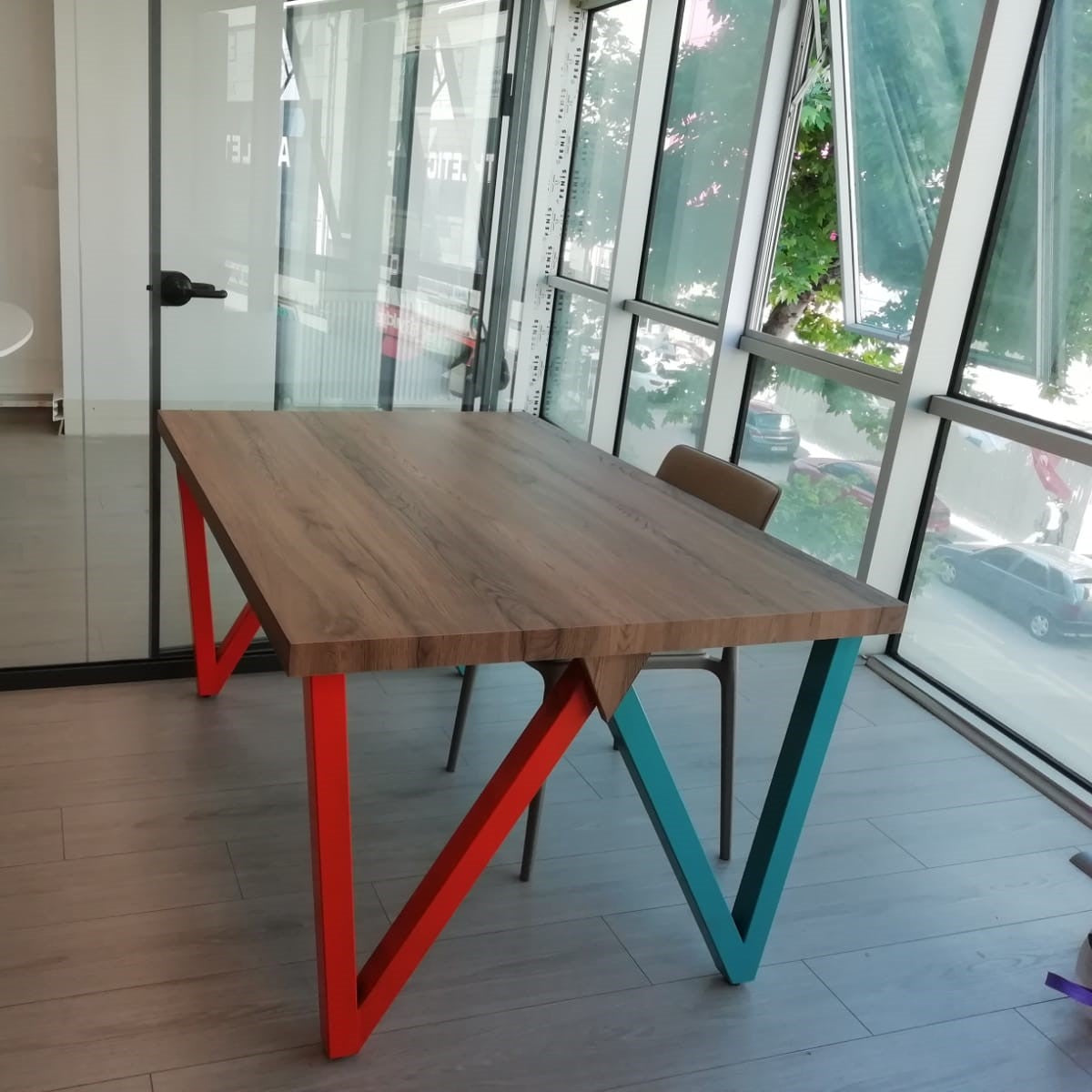 Trova Study Desk