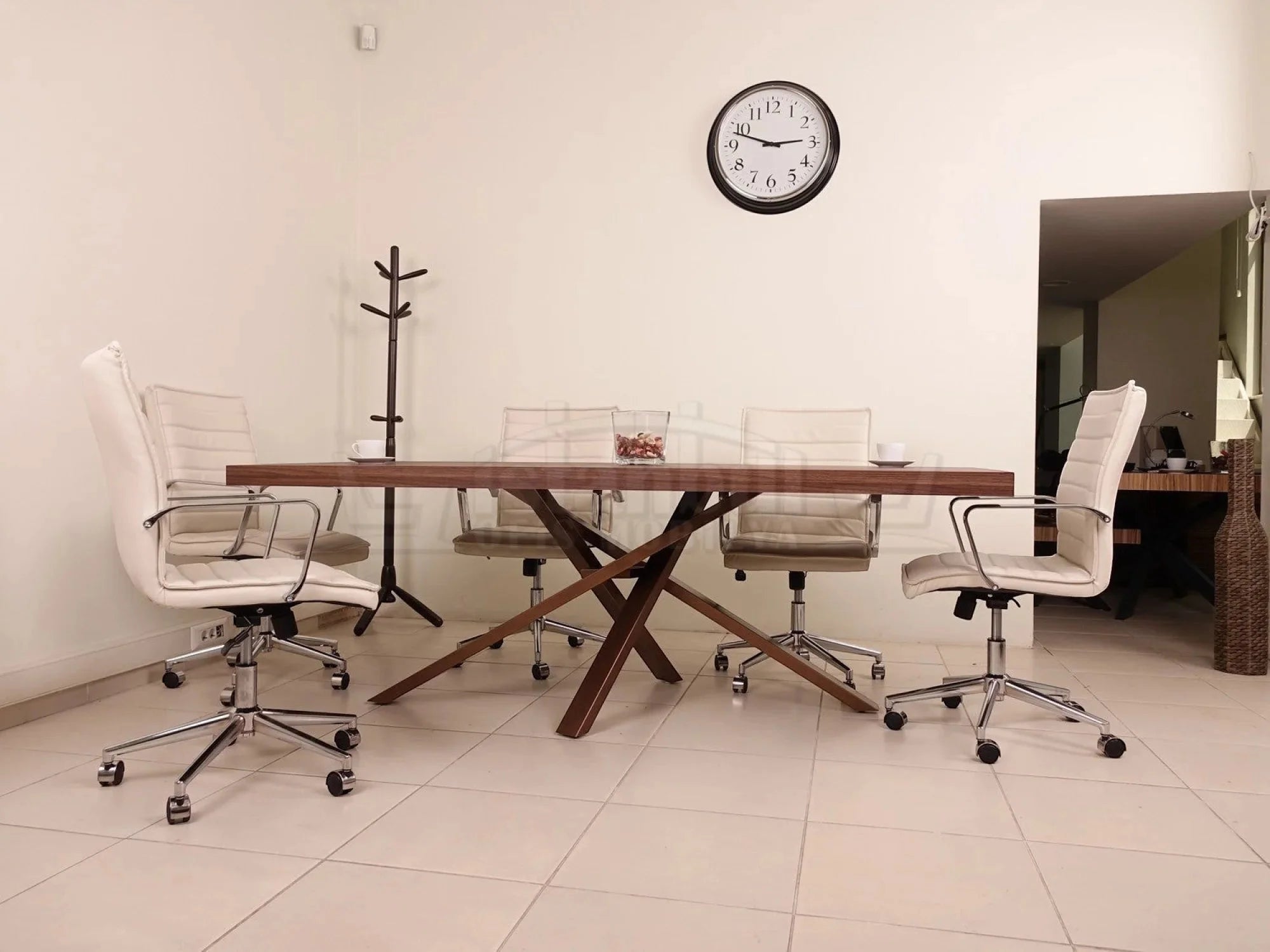 İstanbul Ofis Mobilya ahşap tasarım, çapraz ayaklı, 220x100 cm ölçülerinde modern ofis toplantı masası.