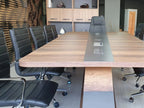 İstanbul Ofis Mobilya tasarımı, ceviz ahşap ve gri detaylı, kablo kanallı 350cm modern büyük ofis toplantı masası.