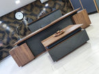 Conjunto de muebles de oficina ejecutivos en nogal y diseño lacado.