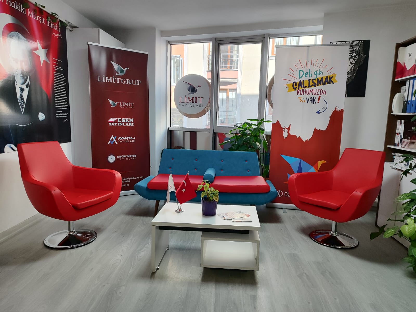 Limit Group Office Waiting Room Set