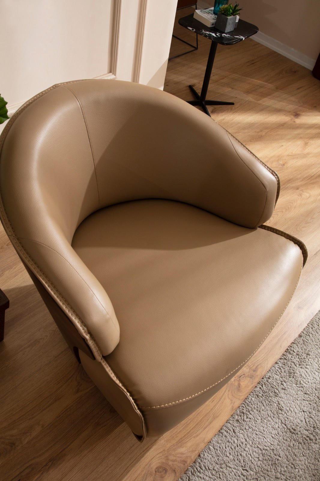 Nil Armchair